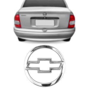 EMBLEMA (GRAVATA) CORSA SEDAN 02/06 CROMADO (PORTA MALAS)
