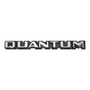 EMBLEMA (QUANTUM) QUANTUM 84/90 CROMADO COM FUNDO PRETO